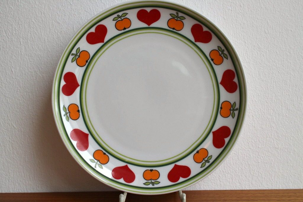 DDRレトロ りんご＆ハート柄とキツネ＆アヒル柄絵皿2種セット | Frau Vintage