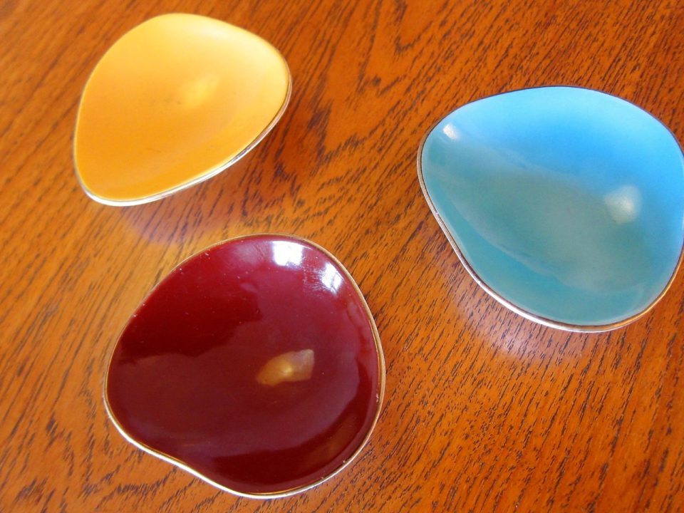 50年代のキドニーシェイプの小皿-3色セット.jpg