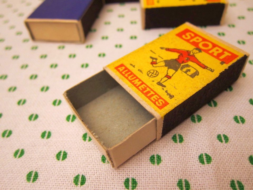 DDR時代のマッチ箱-4個セット.jpg