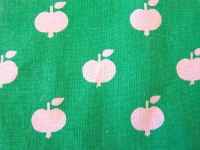 レトロなリンゴのモチーフのテーブルクロス 緑