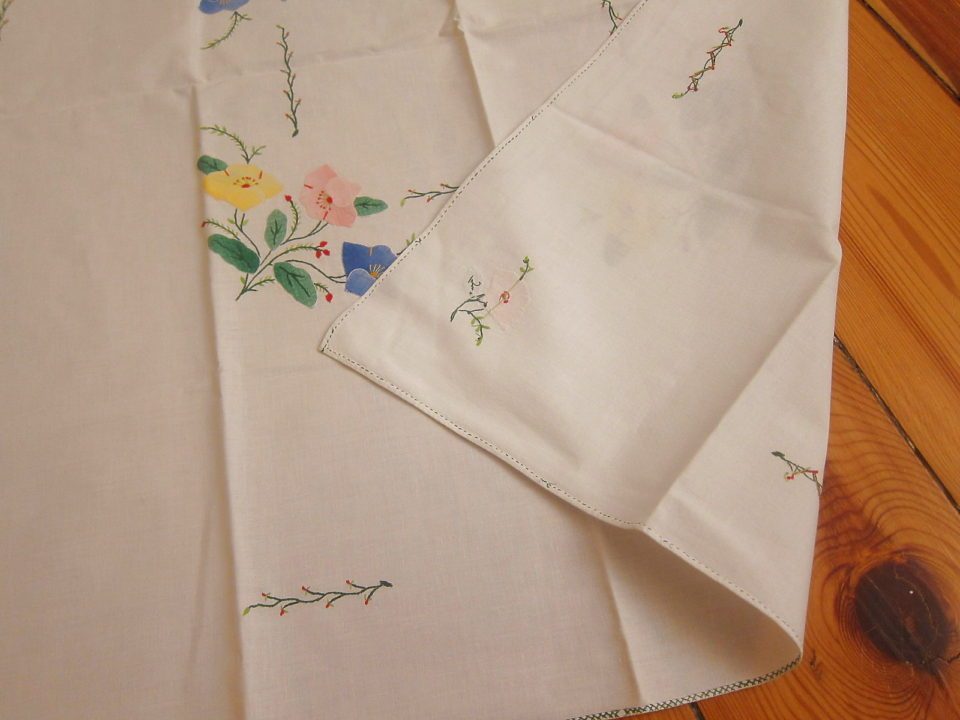 お花のテーブルクロス ハンドメイド刺繍 | Frau Vintage