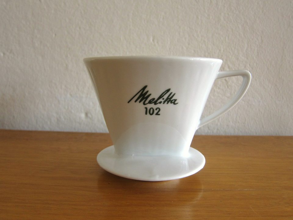 Melitta-陶器製コーヒーフィルター102-3つ穴・白.jpg