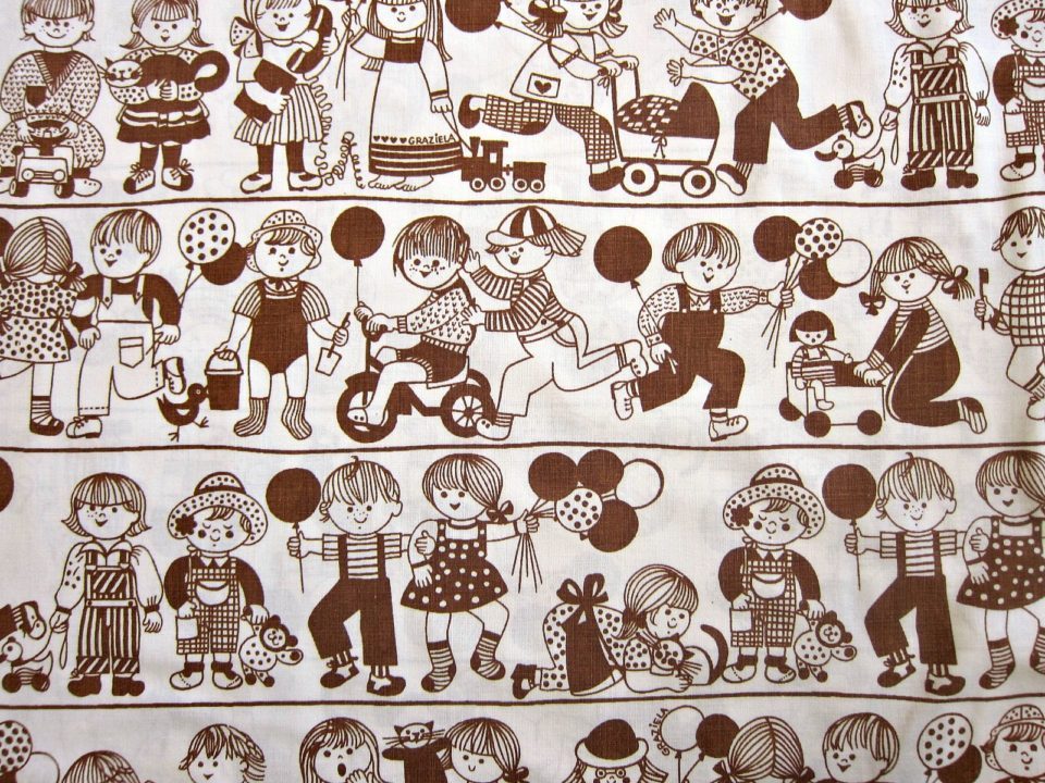 GRAZIELA-子どもいっぱいのヴィンテージファブリック-茶色-幅124cm.jpg