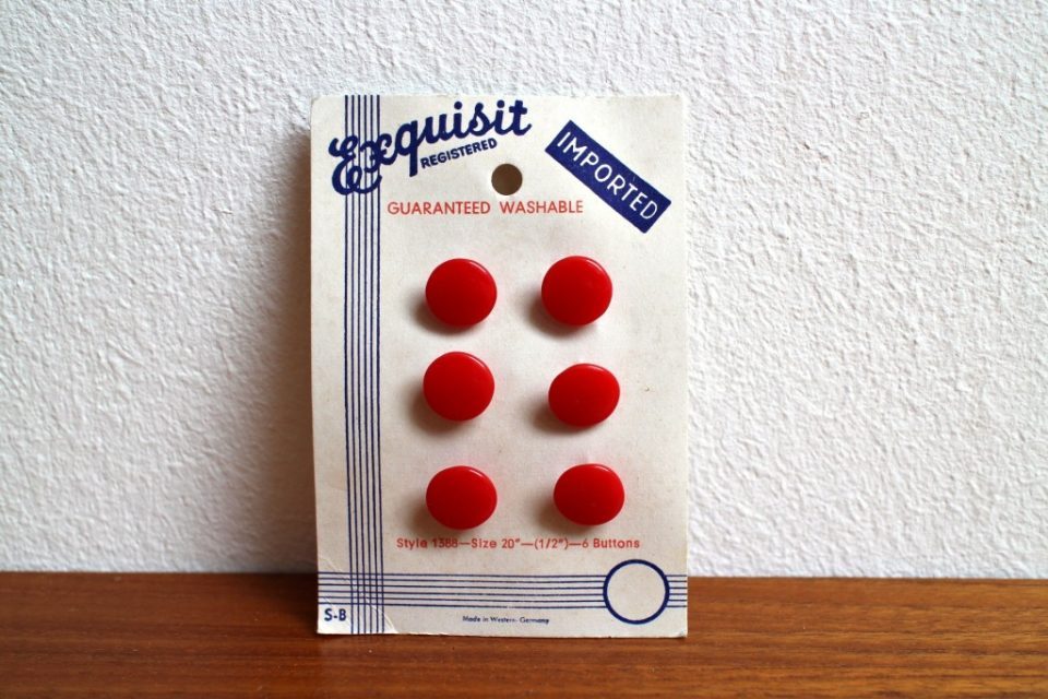 50’s-VINTAGE-西ドイツ製ぷっくり丸いレトロな赤いボタン6個セット・新品.jpg