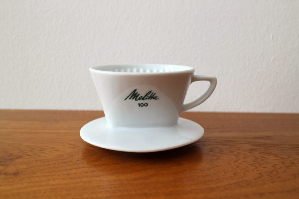 Melitta-白い陶器のヴィンテージコーヒーフィルター100.jpg
