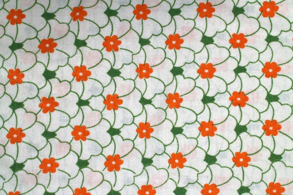 緑に映えるオレンジがレトロ気分 花柄ビンテージ生地 幅125cm | Frau 