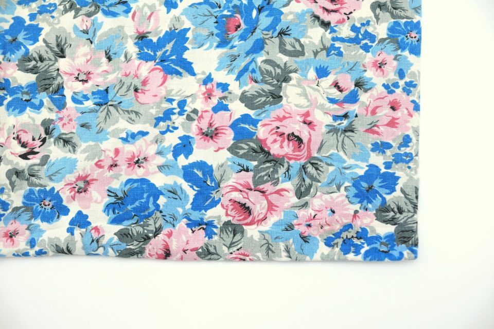 フィンランドで買い付け しっとり青色花模様のレトロ枕カバー