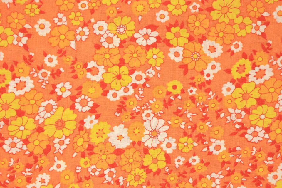 瑞々しいオレンジ系カラーの花柄レトロファブリック 幅130cm Frau Vintage