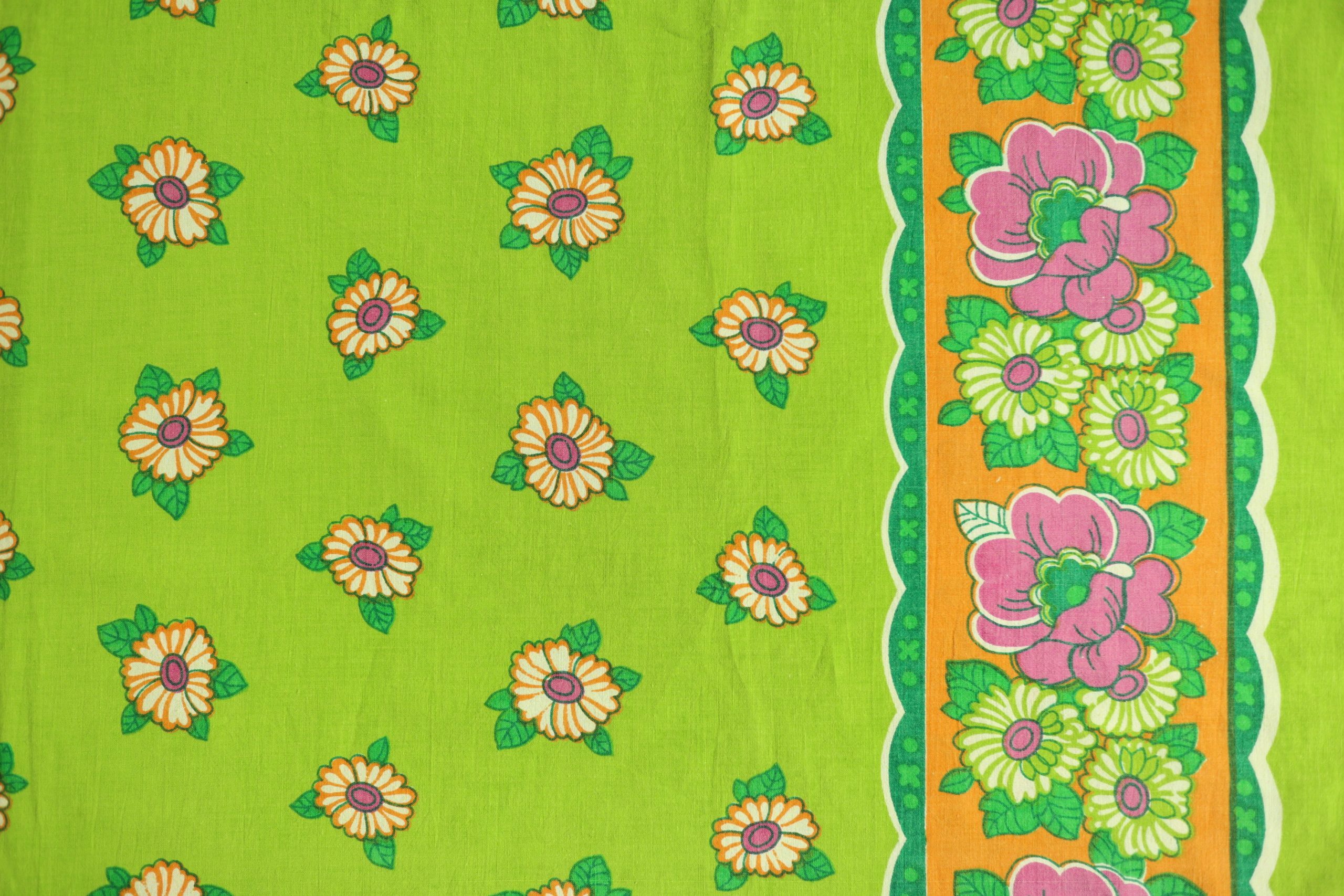 鮮やかなグリーンカラー レトロフローラル柄ヴィンテージ布 幅1cm