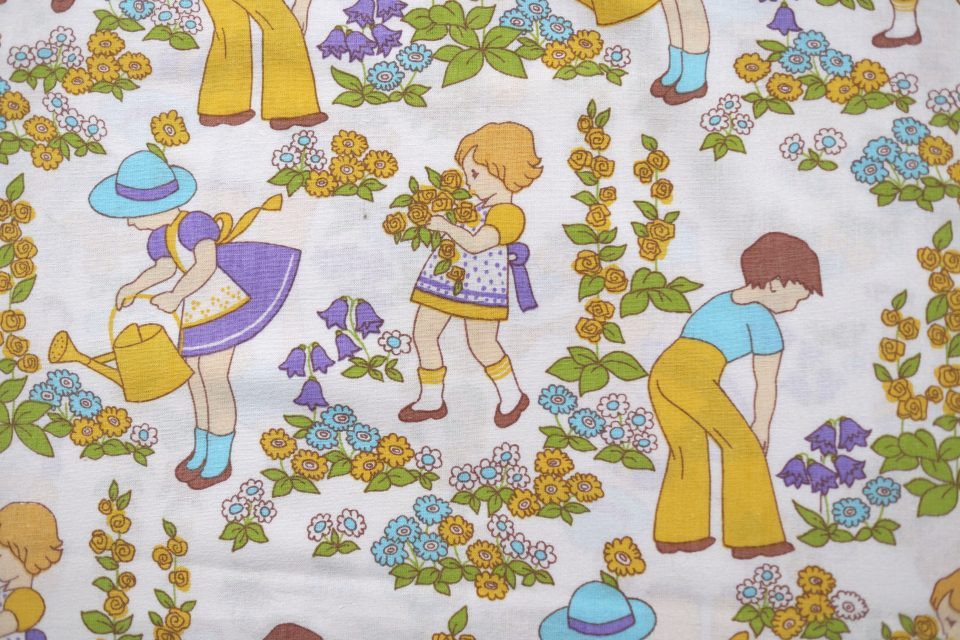 旧東ドイツ製ガーデニング子ども柄ヴィンテージ布 幅72cm Frau Vintage 旧東ドイツ製ガーデニング子ども柄ヴィンテージ布 幅72cm Frau Vintage