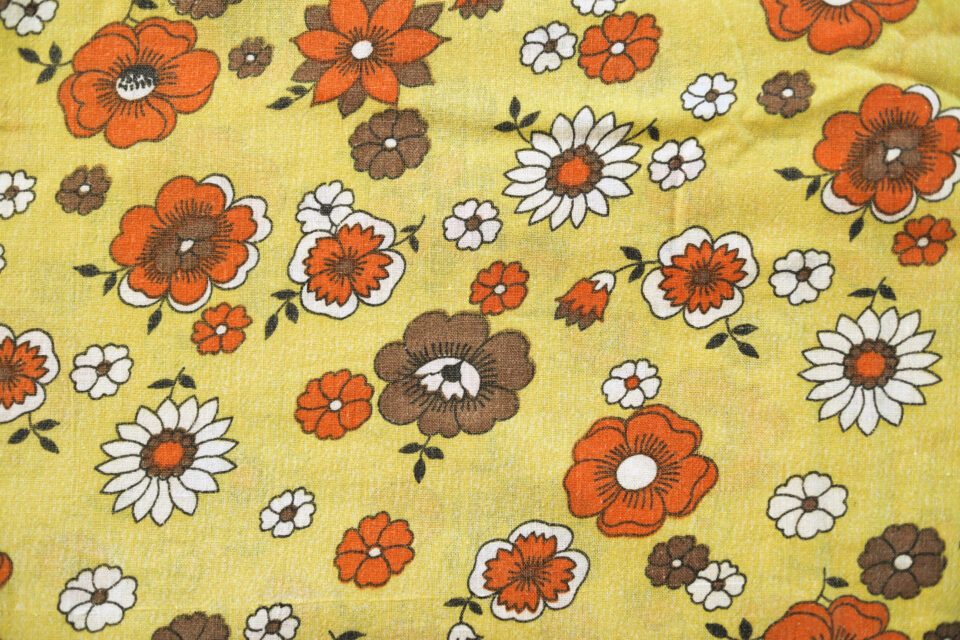 レトロな花模様 イエロー ヴィンテージ布 幅118cm