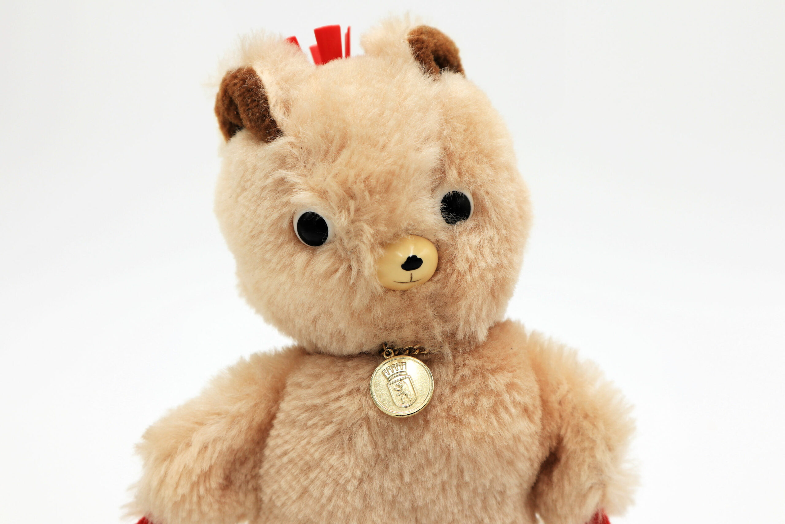 ちょっぴりおどけた表情のレトロなベルリンベア Frau Vintage