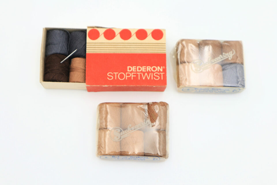 旧東ドイツ Dederon製オリジナルボックス付き手縫い糸 Frau Vintage