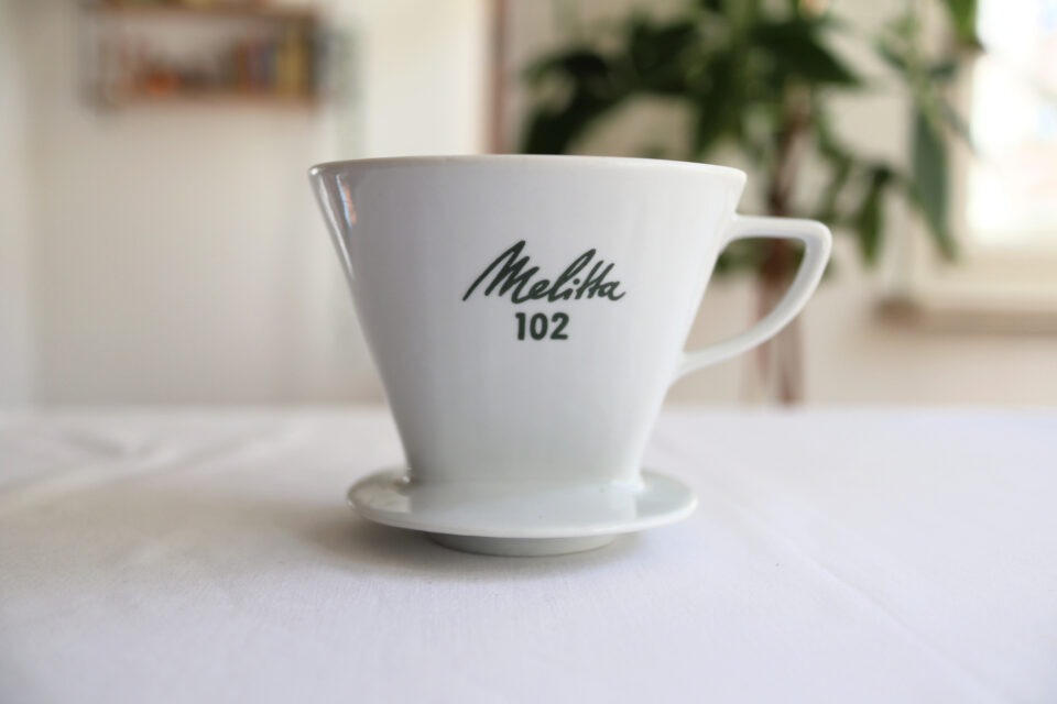 ヴィンテージ Melitta 102 白い陶器のコーヒーフィルター