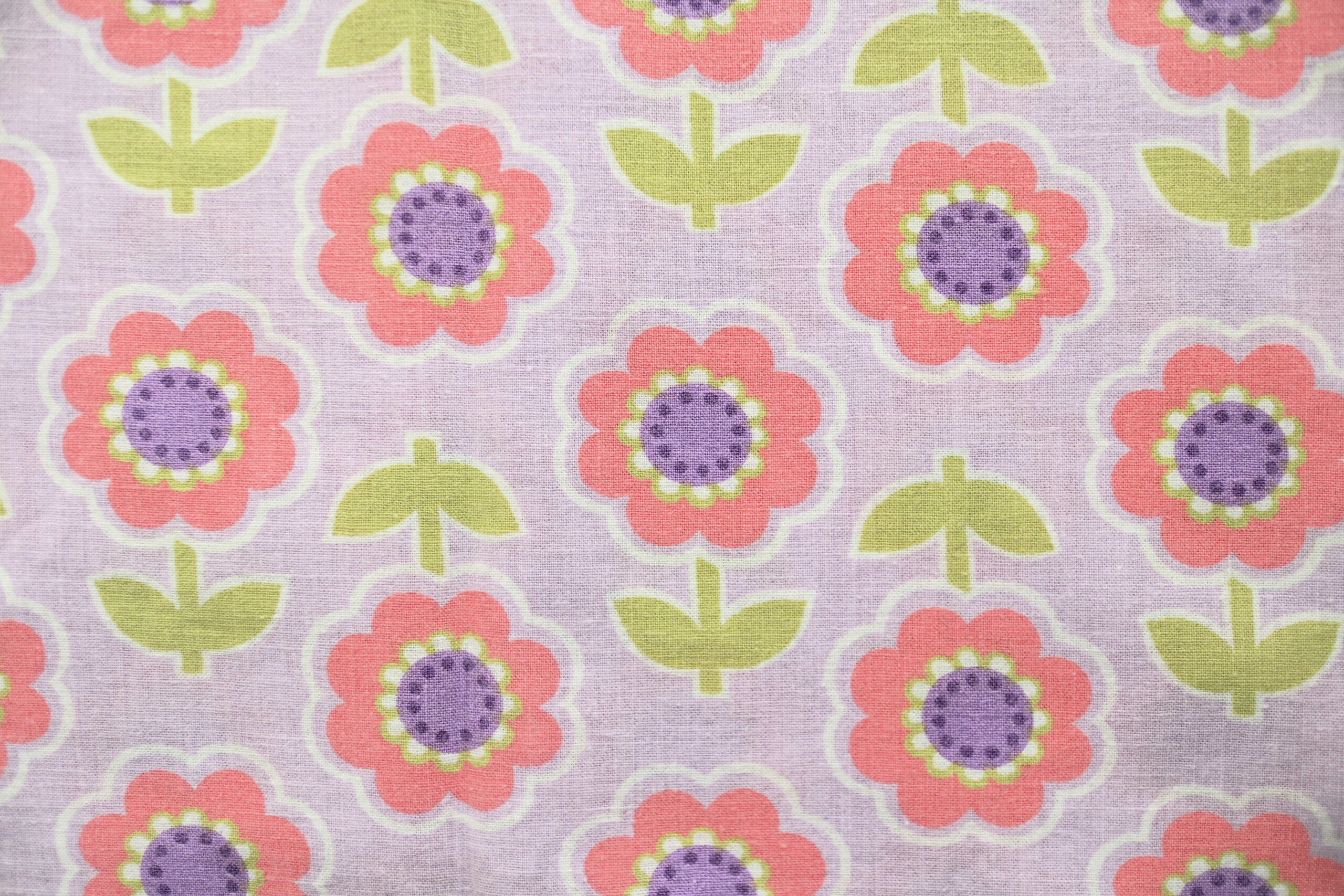 ピンクのレトロフローラル柄ヴィンテージ生地 幅70cm Frau Vintage