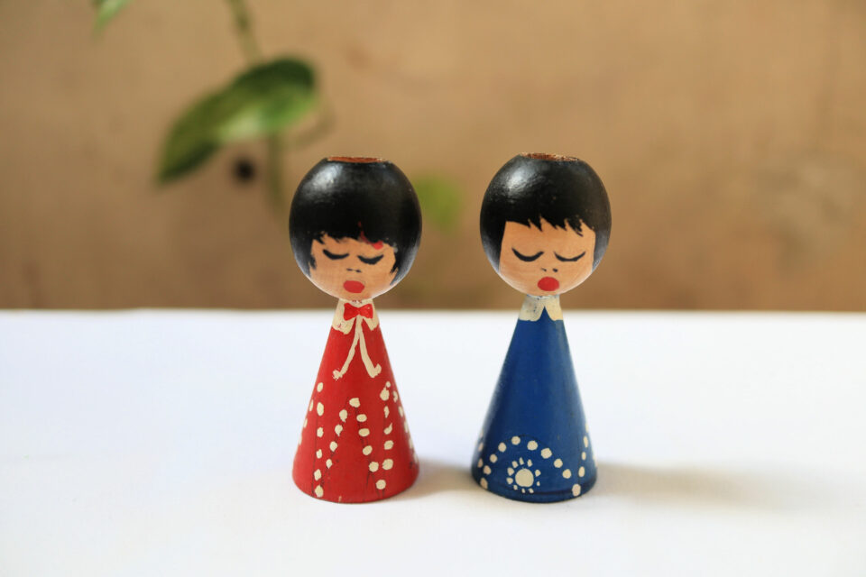 木製の人形の形をしたキャンドルスタンド2点セット | Frau Vintage