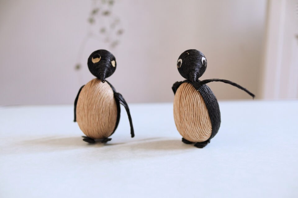DDR時代の民芸品 レトロなペンギンの置物