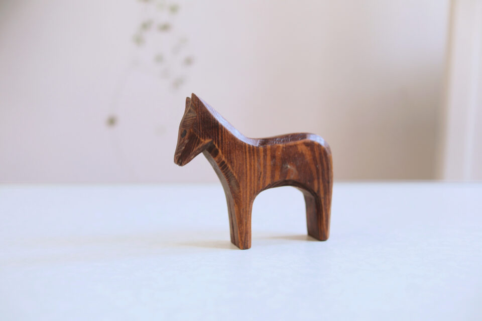 素敵シンプル レトロな馬の木製置物