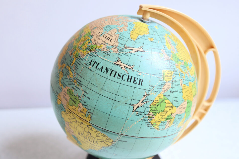 ドイツ語表記のヴィンテージ地球儀 | Frau Vintage