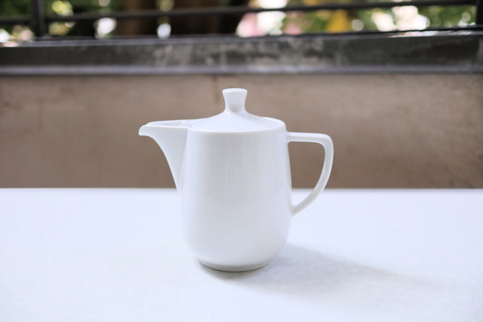 Vintageメリタ 白い陶器のレトロなコーヒーポット