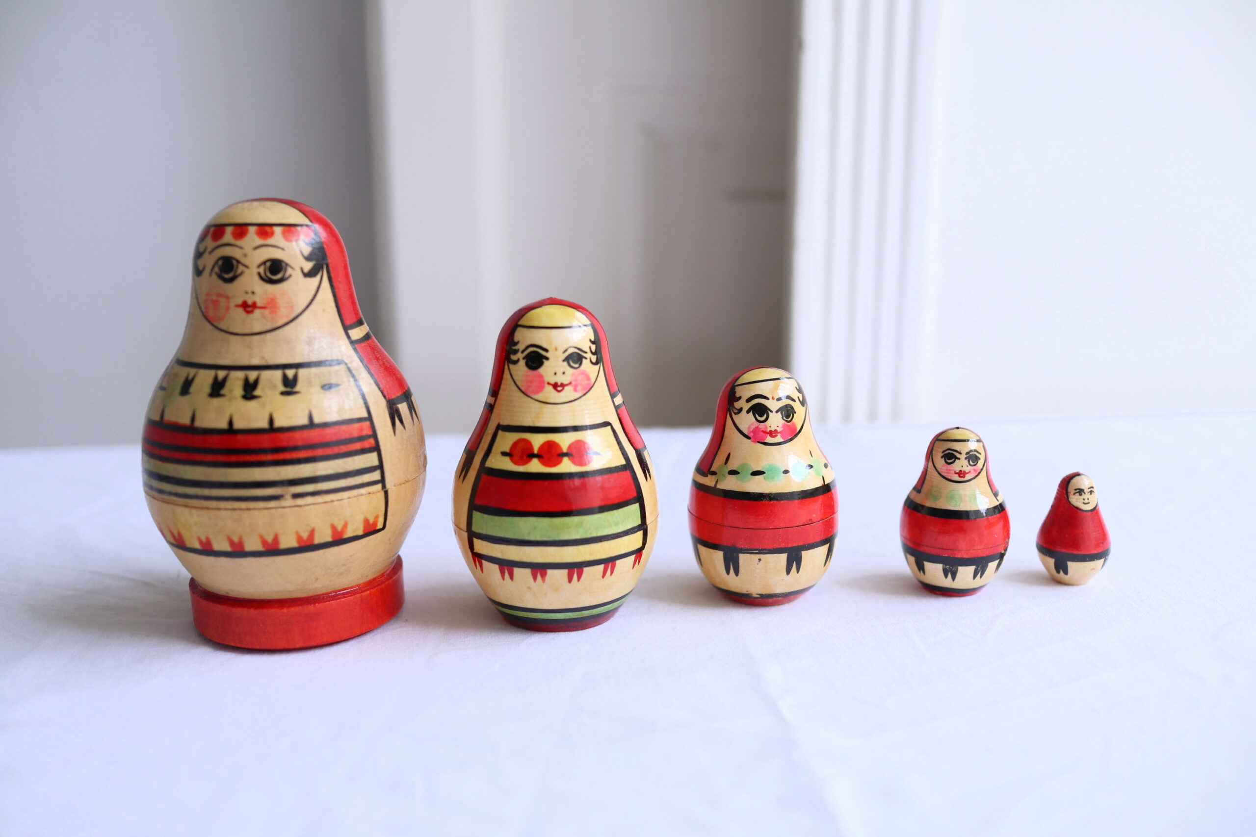 ロシアの定番雑貨 ヴィンテージマトリョーシカ5人組 | Frau Vintage 