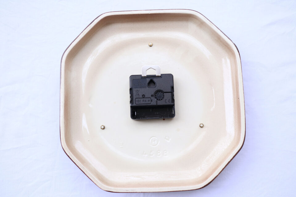 ドイツ製 花モチーフ入りヴィンテージ壁時計 - 画像 (4)