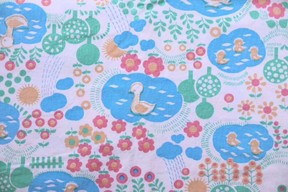 DDR のどかなガチョウの親子柄レトロ生地 88cm - 画像 (2)