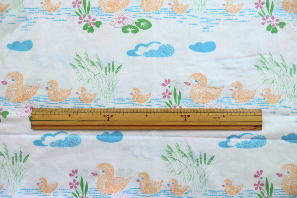 旧東ドイツVINTAGE あひるの親子柄コットン生地 88cm - 画像 (3)