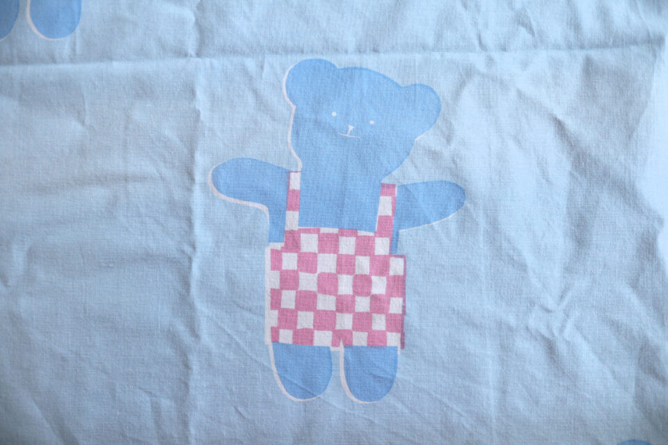 Vintageマリメッコ 可愛いクマ柄レトロ生地 140cm x 90cm - 画像 (3)