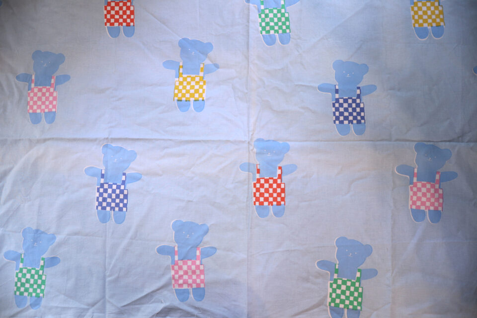 Vintageマリメッコ 可愛いクマ柄レトロ生地 140cm x 90cm