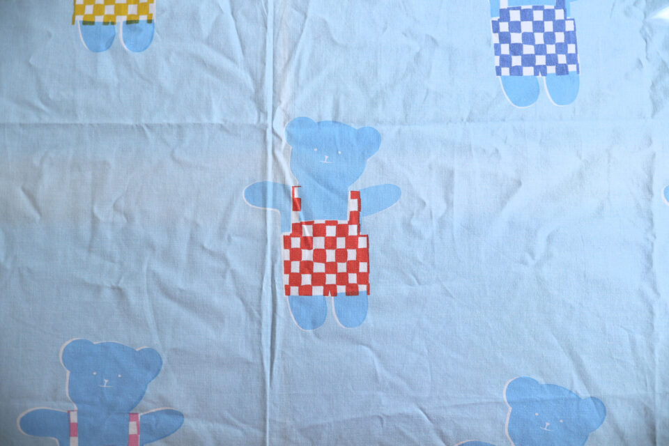 Vintageマリメッコ 可愛いクマ柄レトロ生地 140cm x 90cm - 画像 (2)