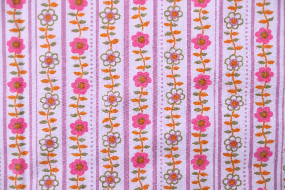キュートVintage 旧東ドイツ時代のピンクフローラル生地 92cm