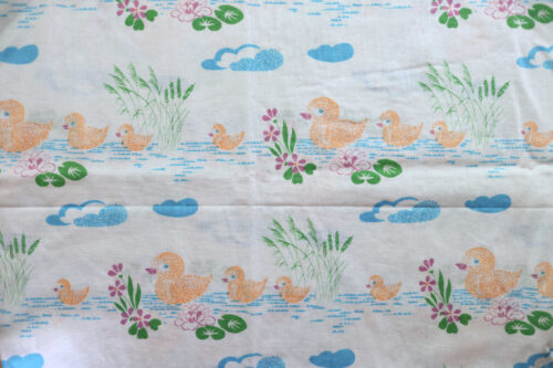 旧東ドイツVINTAGE あひるの親子柄コットン生地 88cm