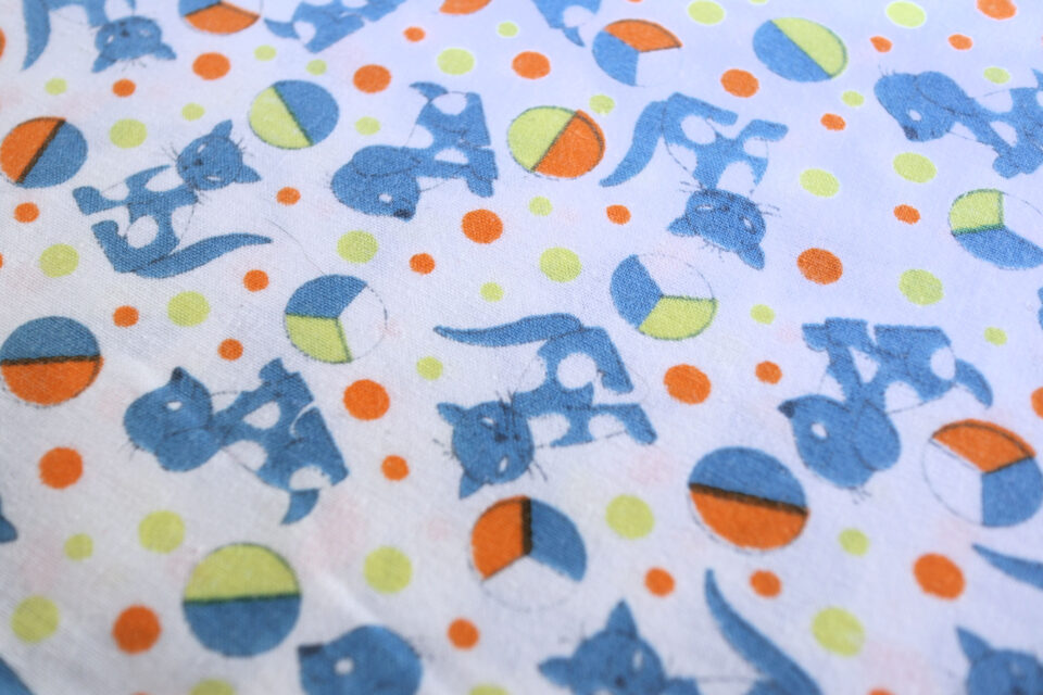 旧東ドイツ製 キャットドッグ柄ヴィンテージファブリック 92cm - 画像 (3)