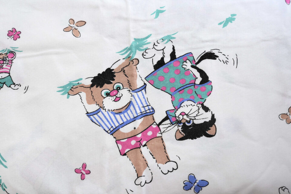 コミカルな犬キャラ柄ヴィンテージ生地 128cm
