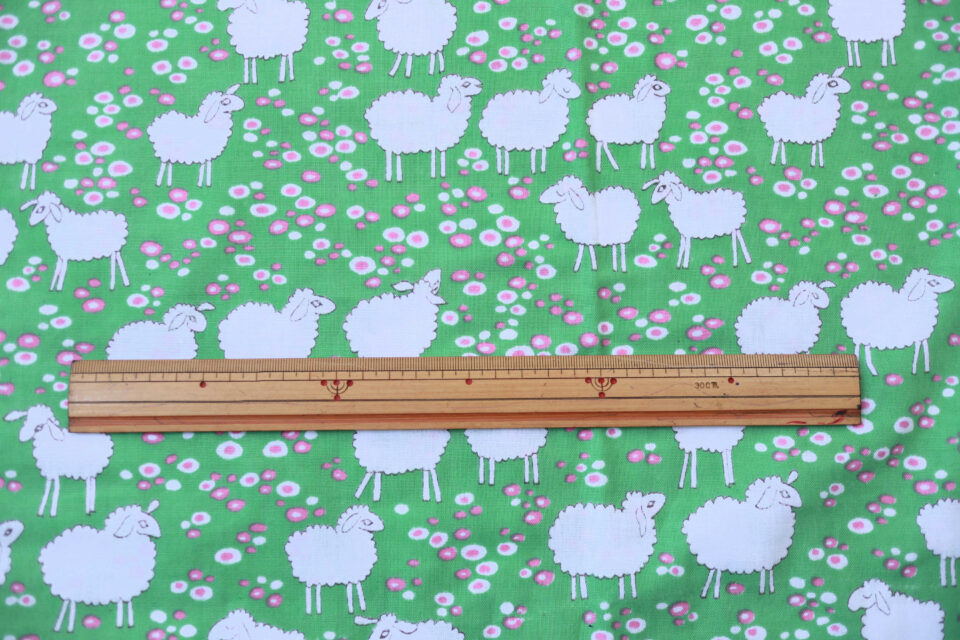 大人気!! メルヘンなヒツジ柄ヴィンテージファブリック 幅75cm - 画像 (4)