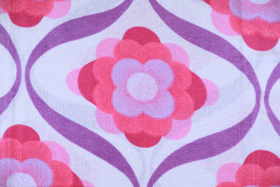 旧西ドイツVintage ちょっぴりサイケな花柄生地 幅125cm - 画像 (2)