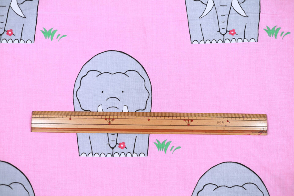 RETRO ゾウさん柄ピンク色カット生地 115 x 80cm - 画像 (4)