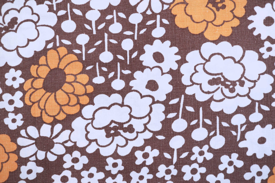 白色フラワー レトロな花柄ファブリック 幅130cm - 画像 (2)