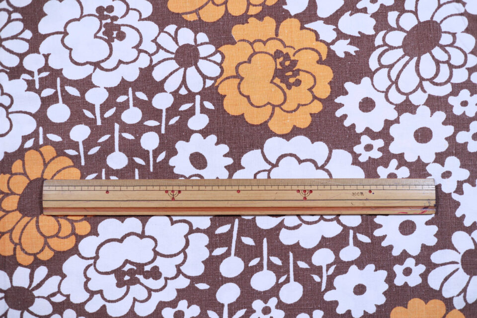 白色フラワー レトロな花柄ファブリック 幅130cm - 画像 (4)