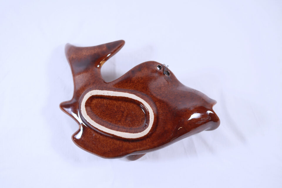 ユニークな魚型 陶器でできたヴィンテージ花器 - 画像 (4)