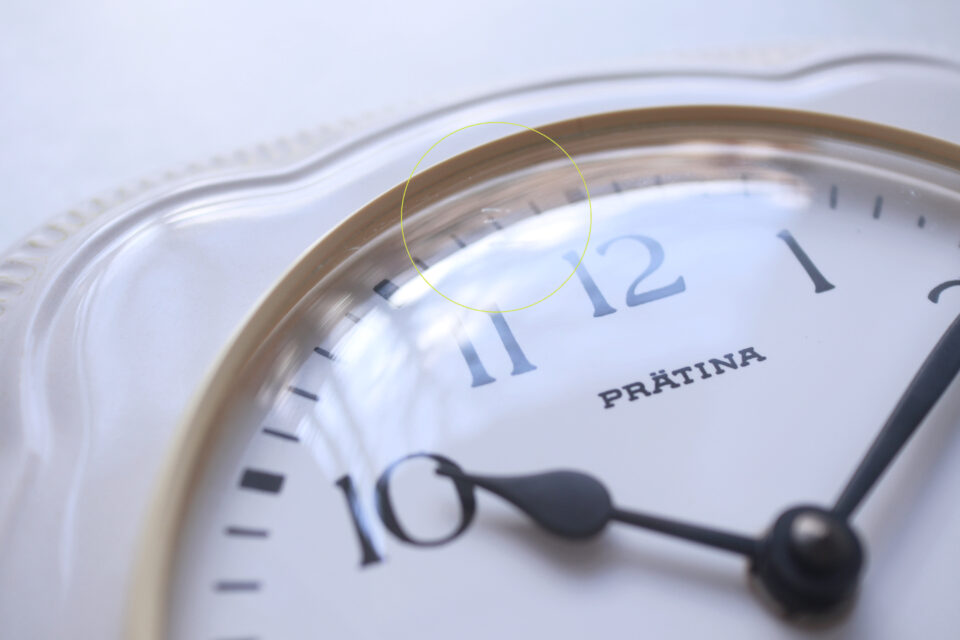 ヴィンテージPRÄTINA 陶器でできた真っ白時計 - 画像 (6)