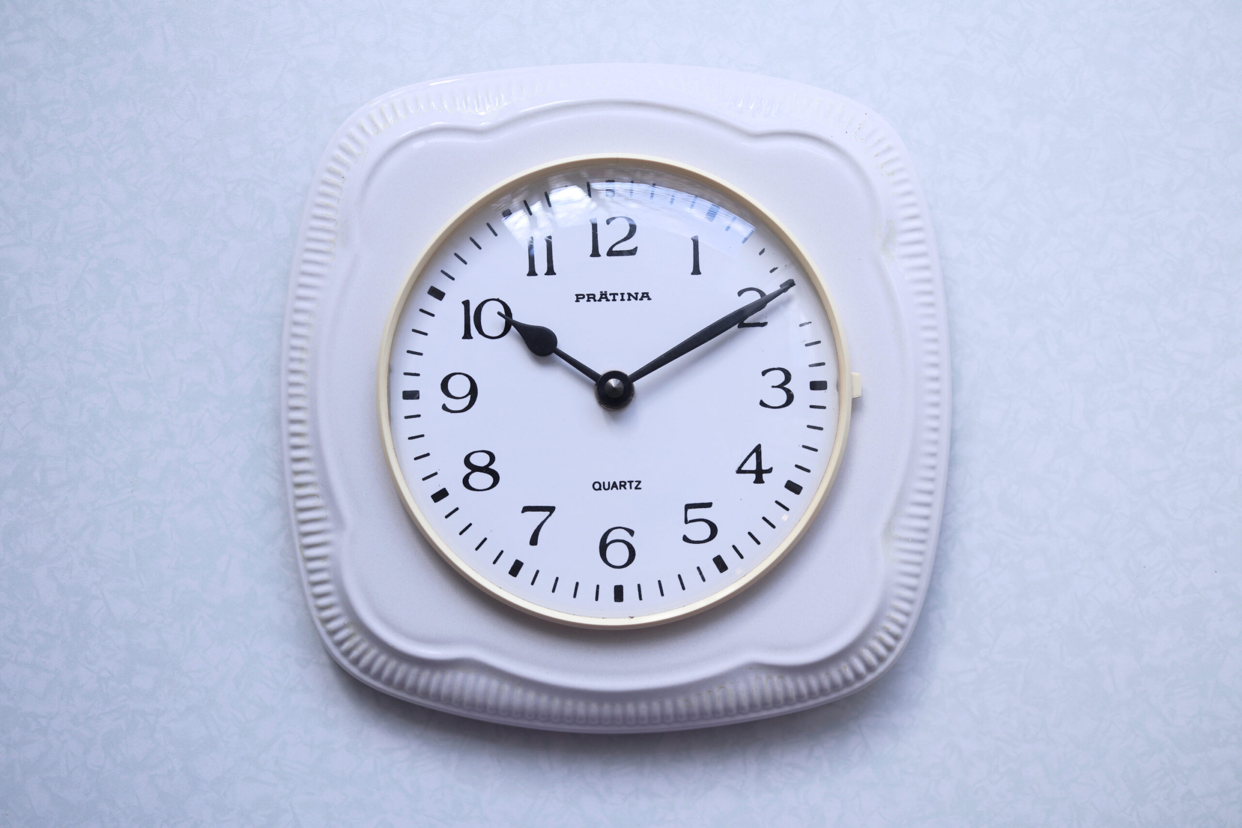 ヴィンテージPRATINA 陶器でできた真っ白時計