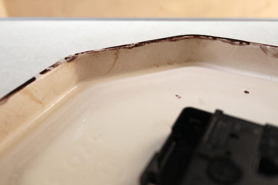 えんじ色 深みカラーのヴィンテージ陶器ウォールクロック - 画像 (5)