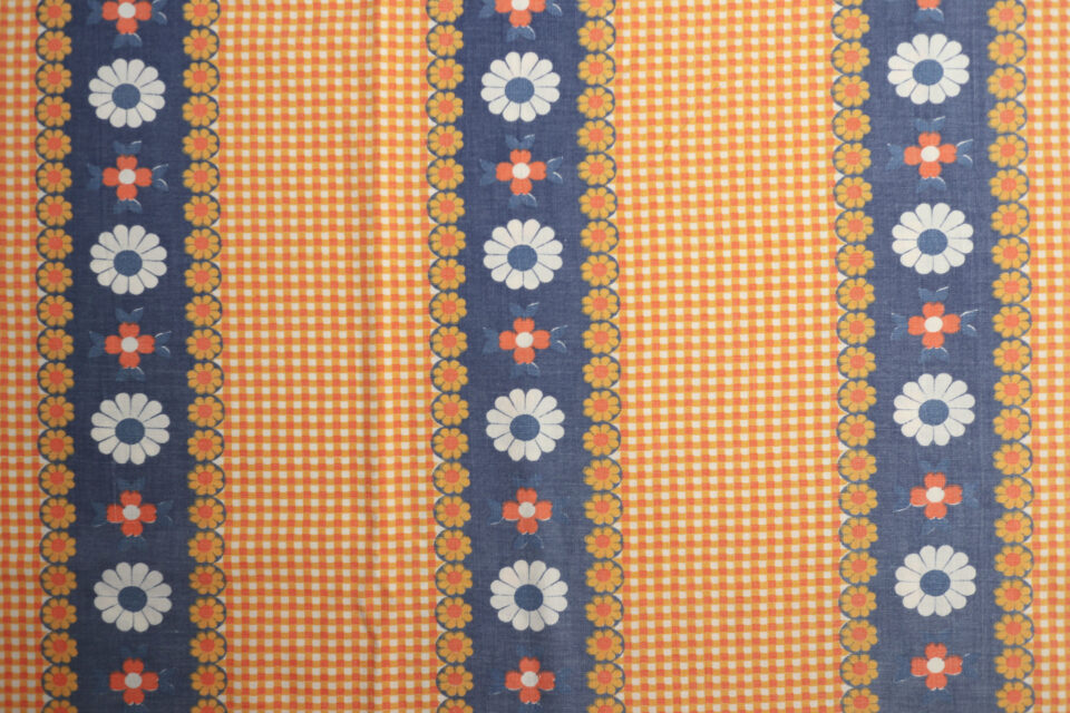 オレンジタータン花模様入りレトロファブリック 幅130cm
