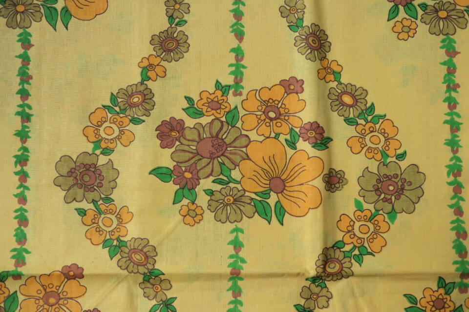 レトロな秋色花模様のヴィンテージファブリック 幅133cm - 画像 (2)