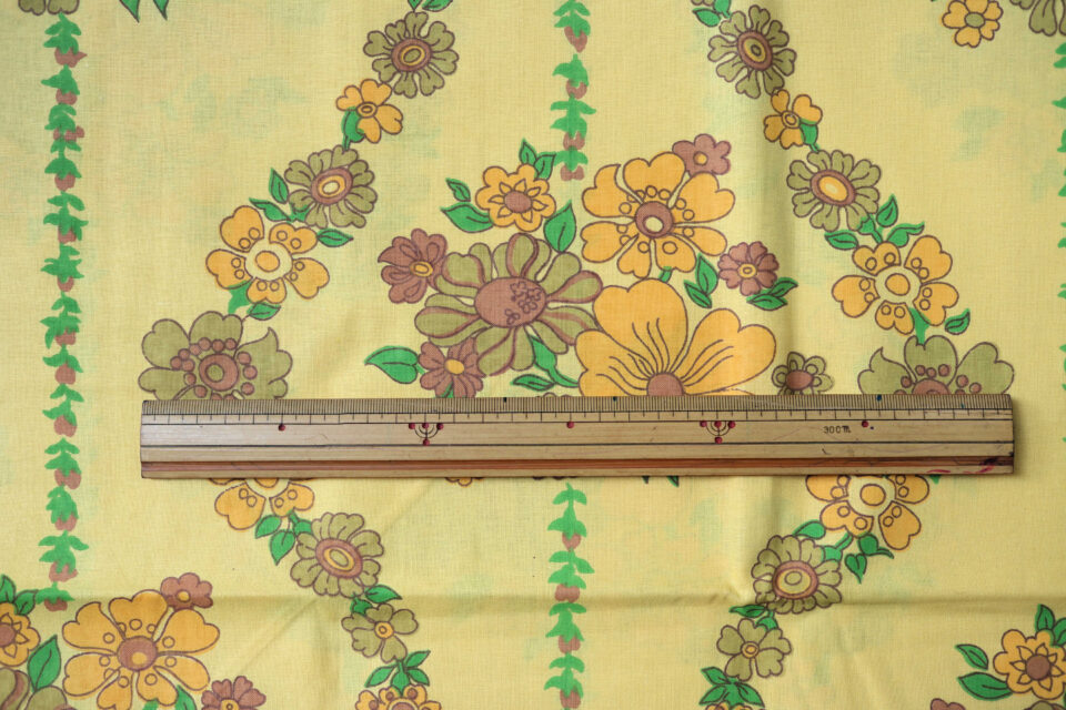 レトロな秋色花模様のヴィンテージファブリック 幅133cm - 画像 (4)