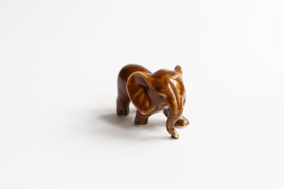 Vintageフィギュア 陶器でできたキュートな子象 - 画像 (3)