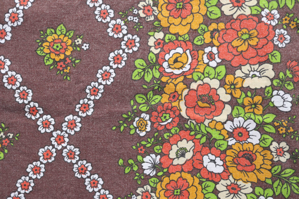 人気柄再入荷 しっとりブラウン花柄レトロ布125cm - 画像 (3)