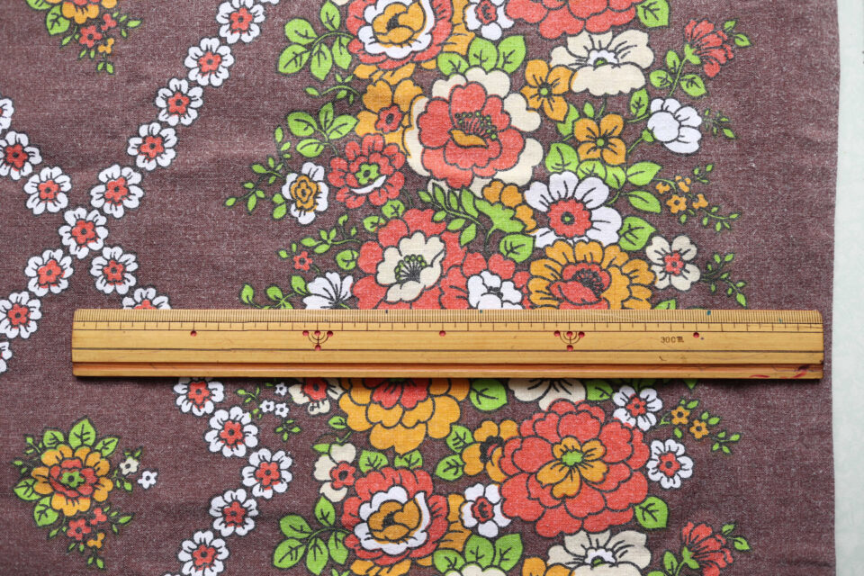 人気柄再入荷 しっとりブラウン花柄レトロ布125cm - 画像 (5)